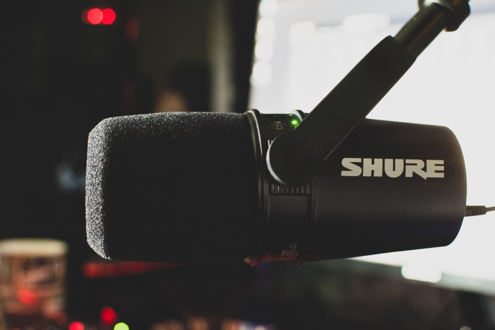 Микрофон Shure MV7-K для подкастов и стримов